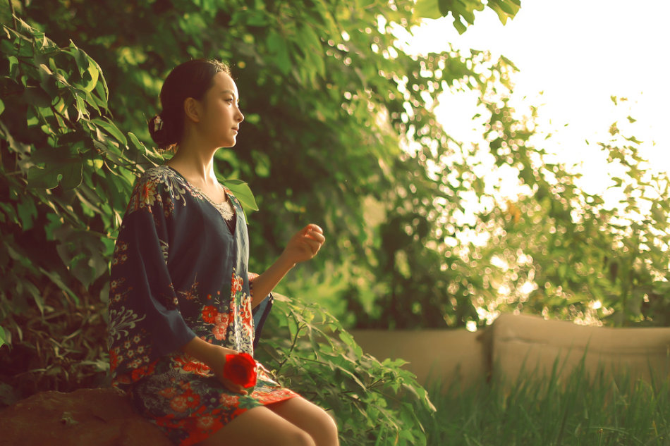 夕阳下的清纯女子  第6张