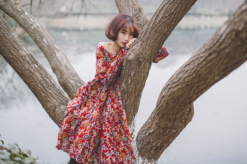 短发妹子气质迷人写真  第5张