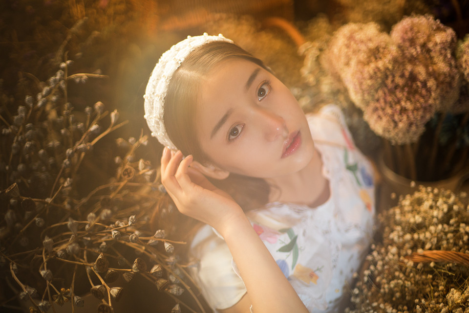 梦境女子唯美迷人写真  第5张