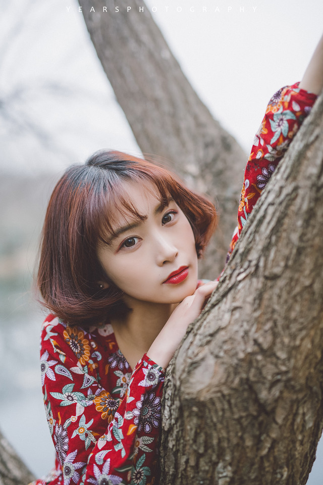 短发妹子气质迷人写真  第7张