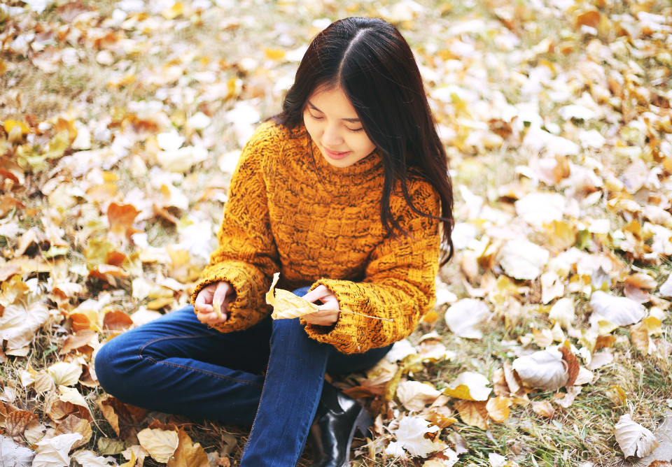 深秋暖阳下清纯甜美姑娘  第18张