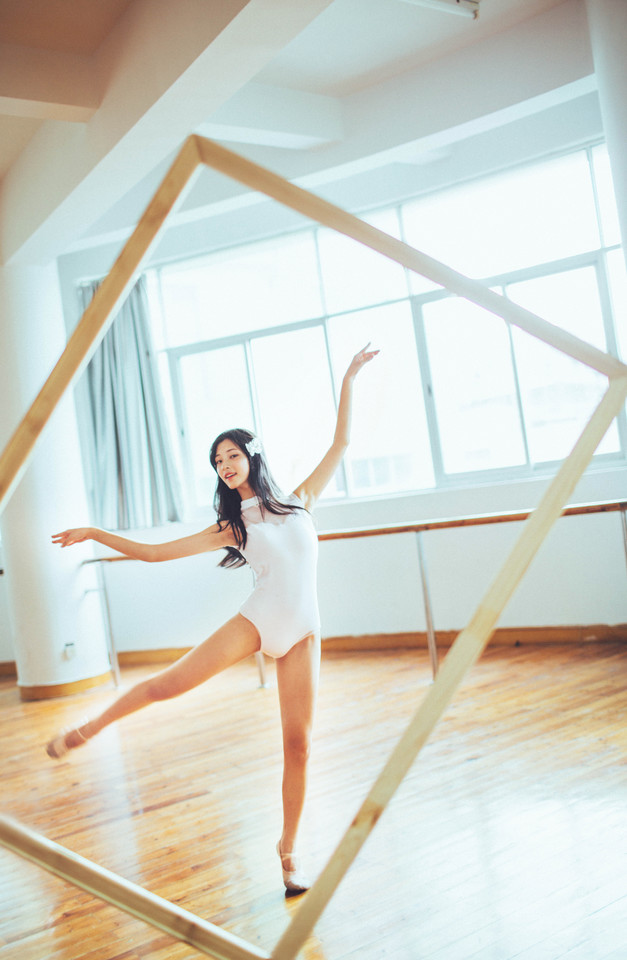 优美舞姿清纯少女  第1张