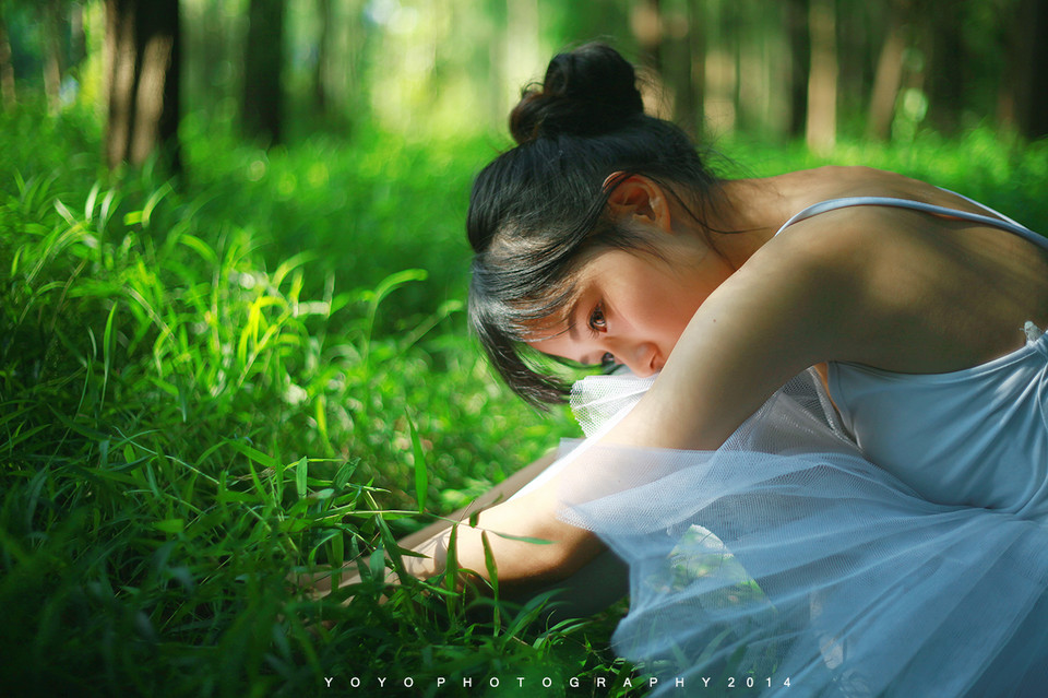 夏日美女在森林中舞动身姿  第4张