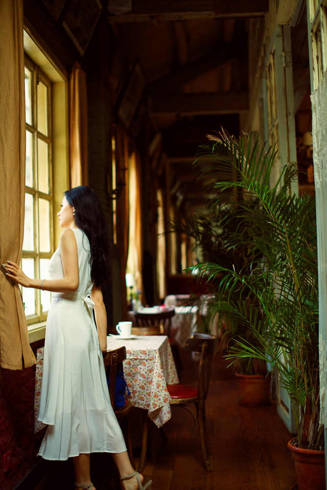 优雅美女夏日甜美笑容图  第10张