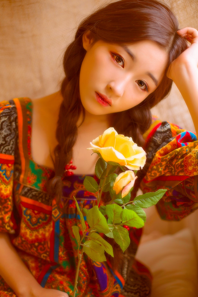 双马尾女子复古气质图  第3张