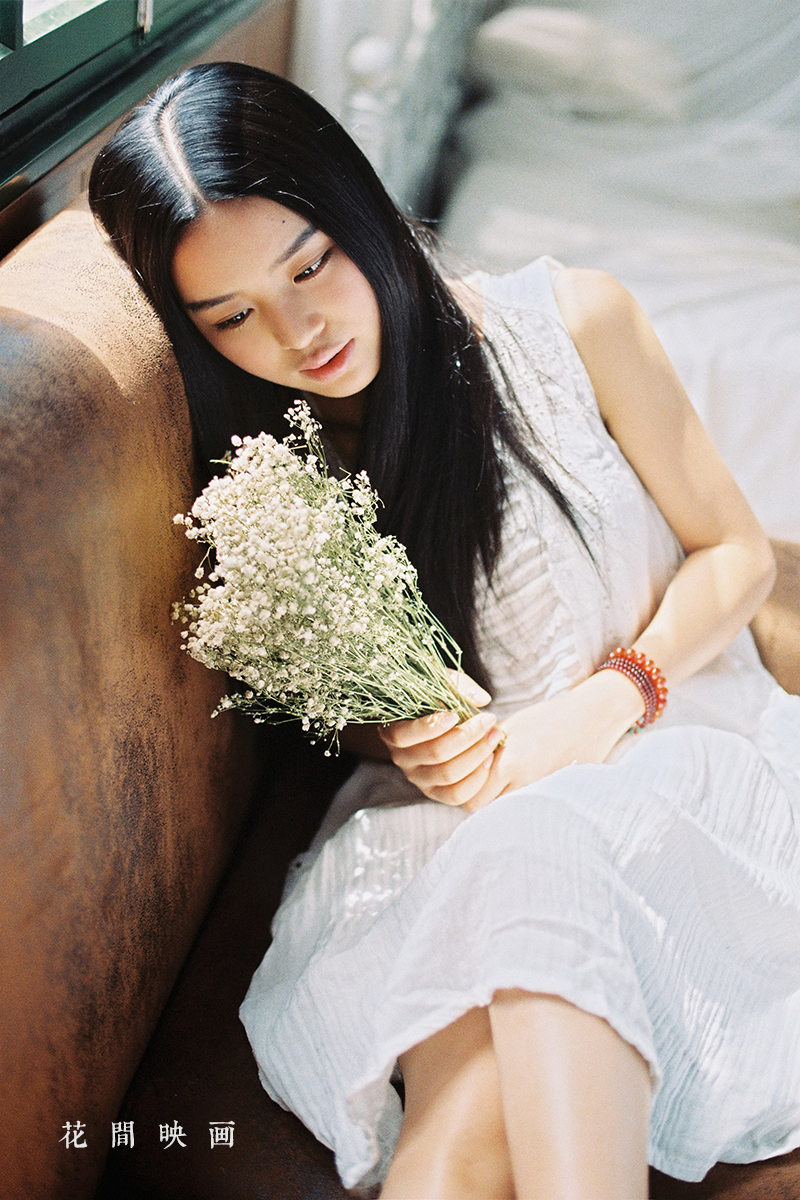 长发女神的休闲午后  第5张