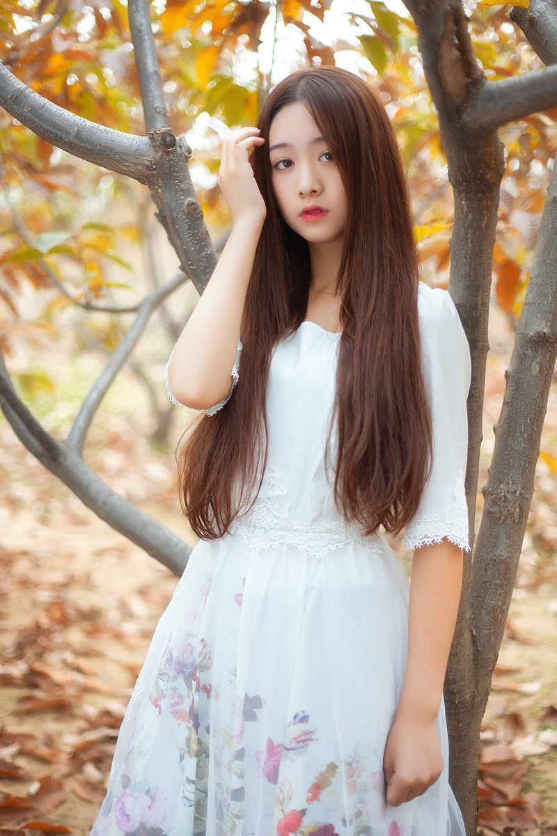 长发女子唯美迷人写真  第3张
