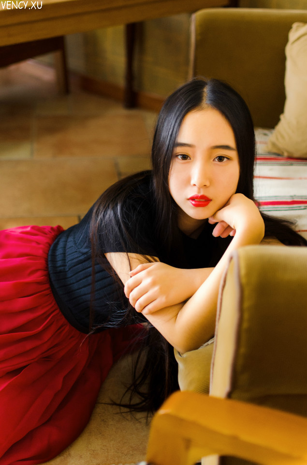 长发女子小清新甜美图  第6张