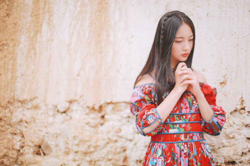 红裙女子户外飞舞写真  第9张