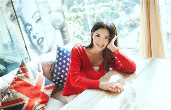 长腿美女清纯甜美笑容  第1张