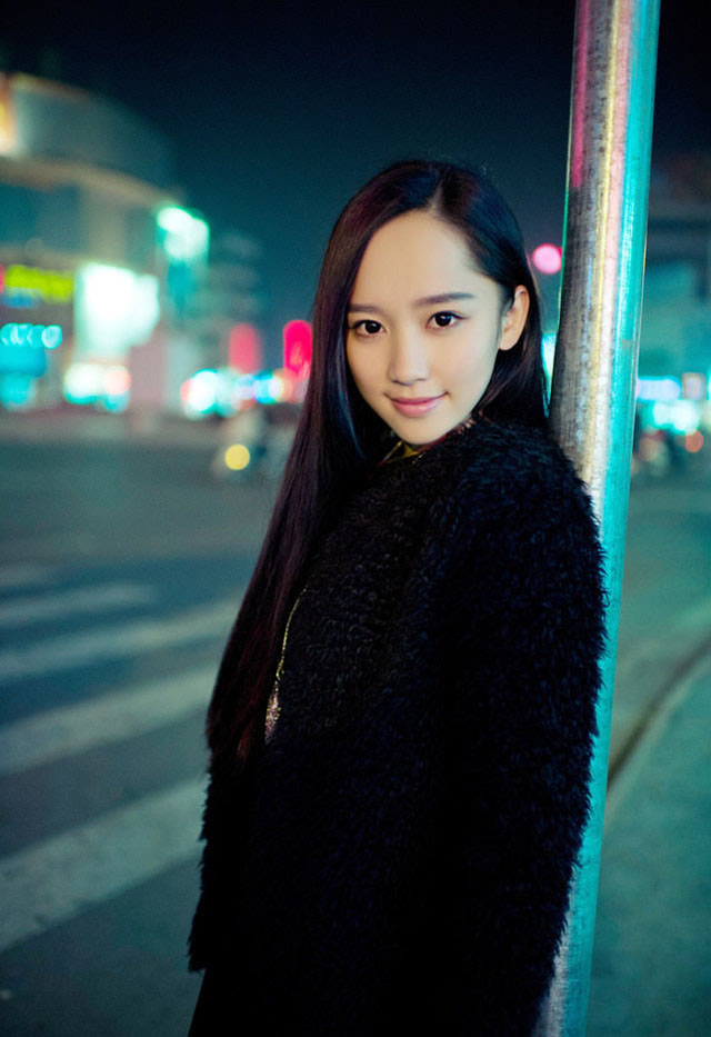 黑夜中清纯甜美女子  第8张