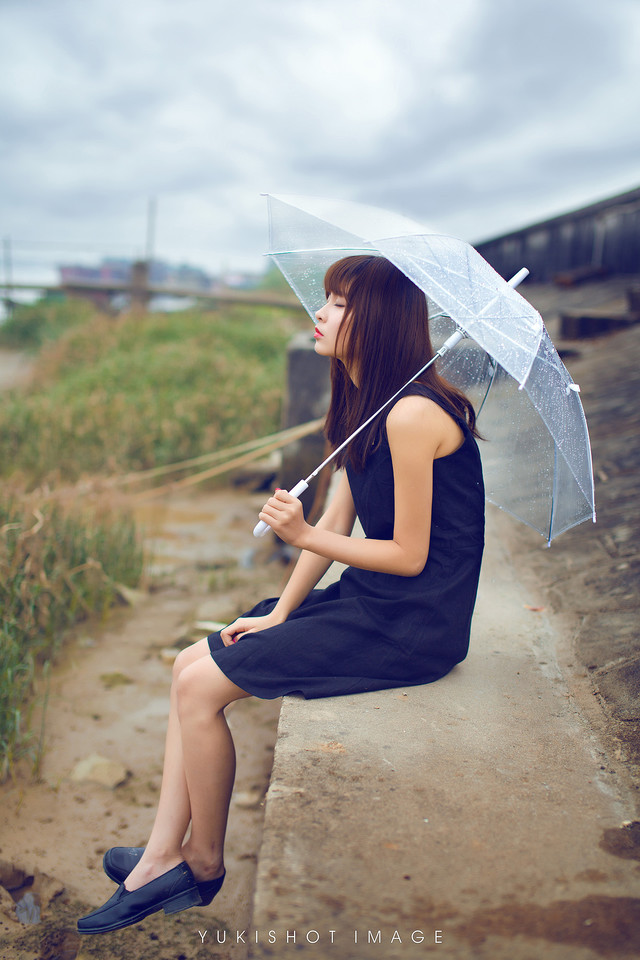 黑裙女子夏日小清新  第2张