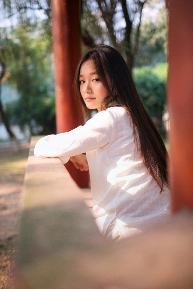 白衣美女犹如出镜图  第14张