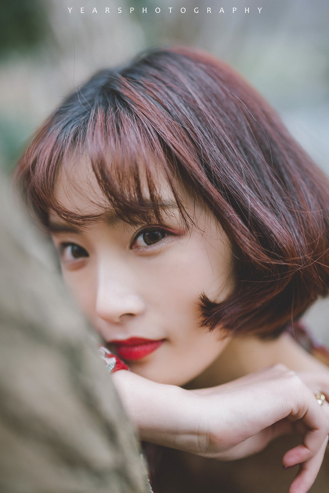 短发妹子气质迷人写真  第10张