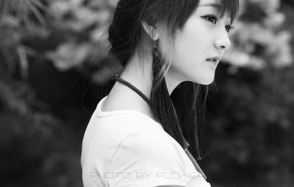 油纸伞的娇小女子的清纯图  第12张