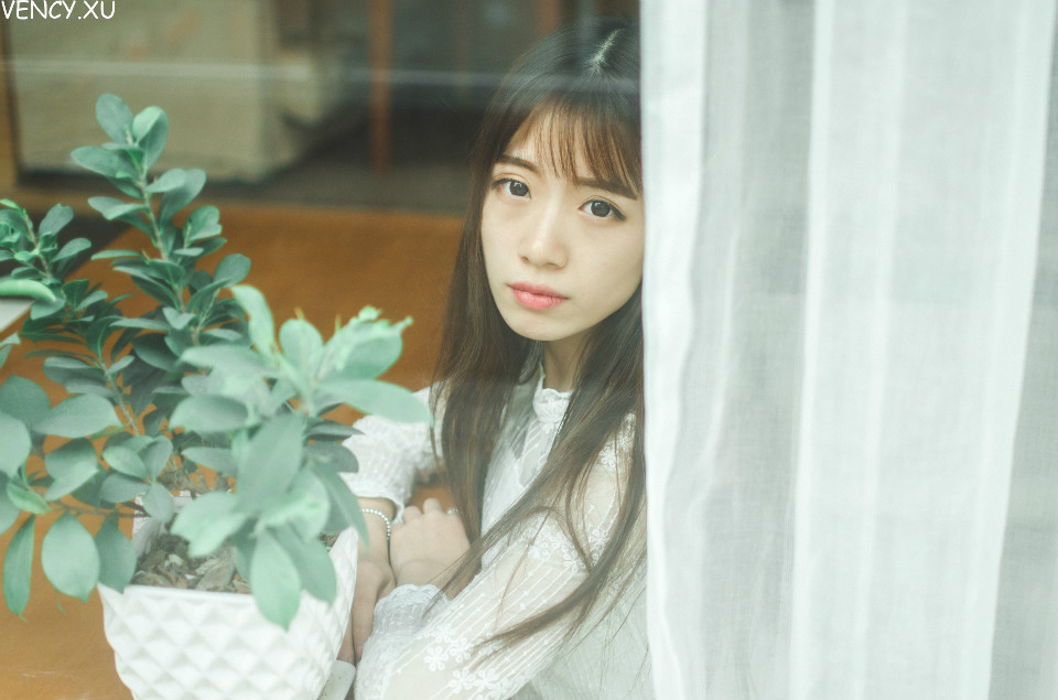 长发女子安静私房清纯写真  第9张