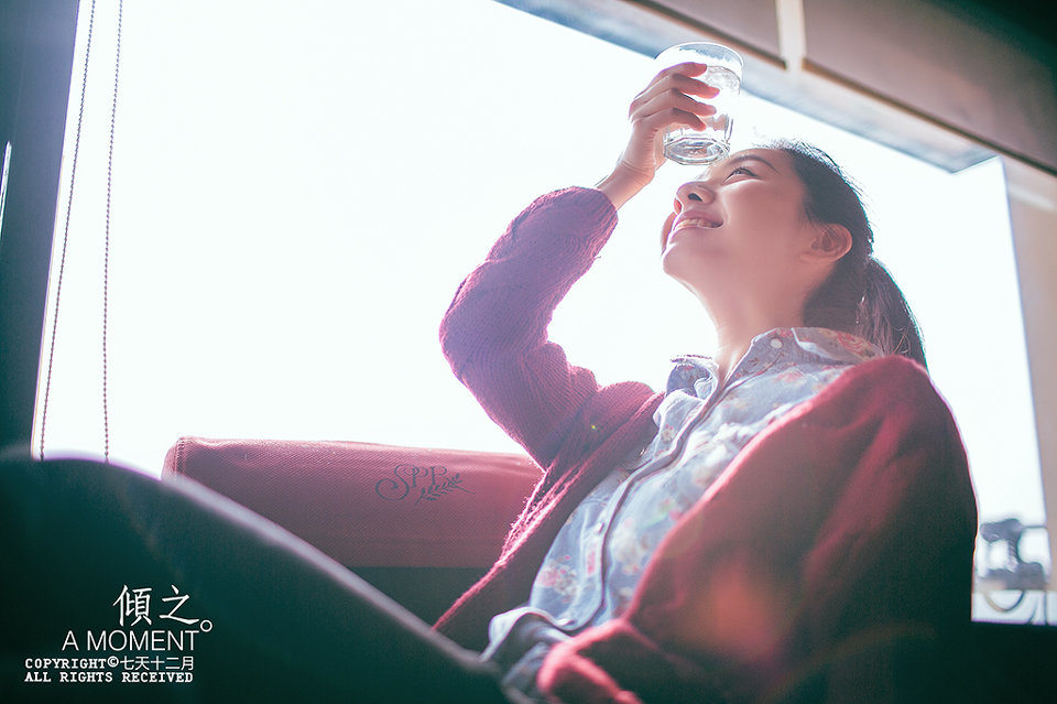 马尾女孩的户外小清新图片  第7张