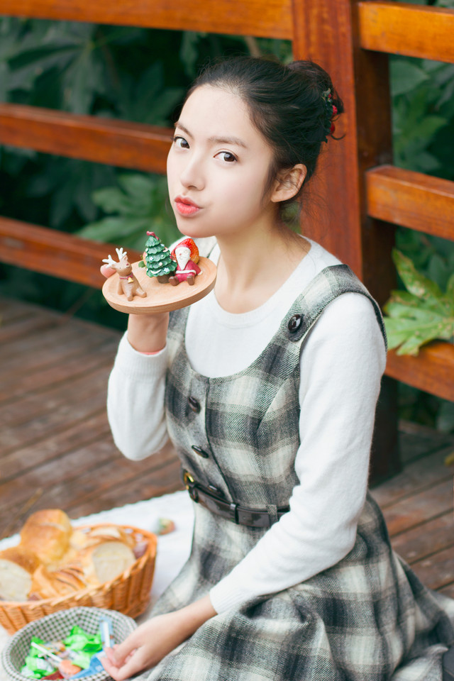 清纯美女户外甜美卖萌写真  第12张