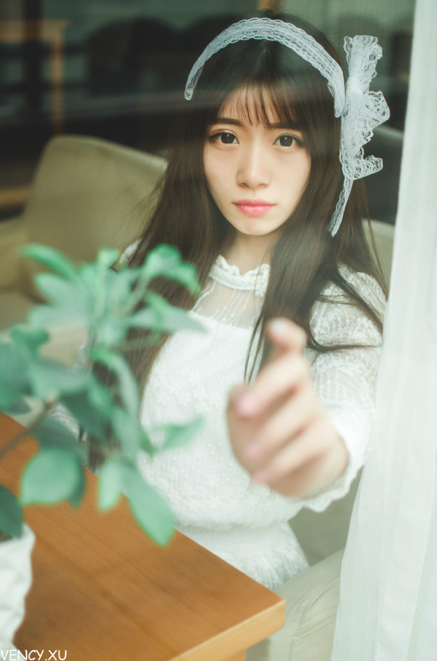 长发女子安静私房清纯写真  第2张