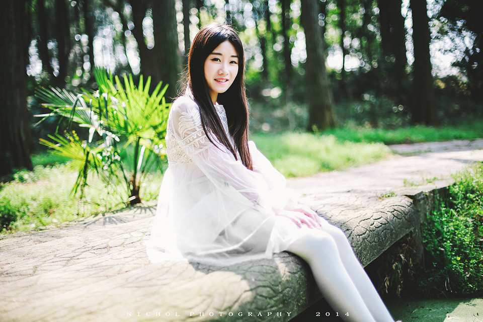 小清新女子森林小路的清纯美女  第12张