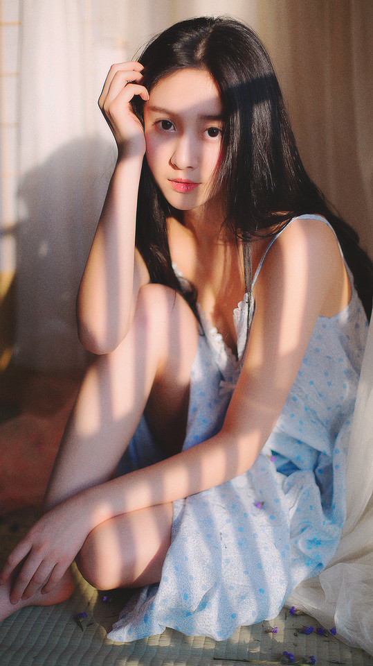 长发养眼美女的羞涩迷人  第6张