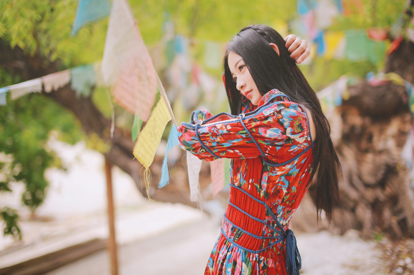 红裙女子户外飞舞写真  第12张