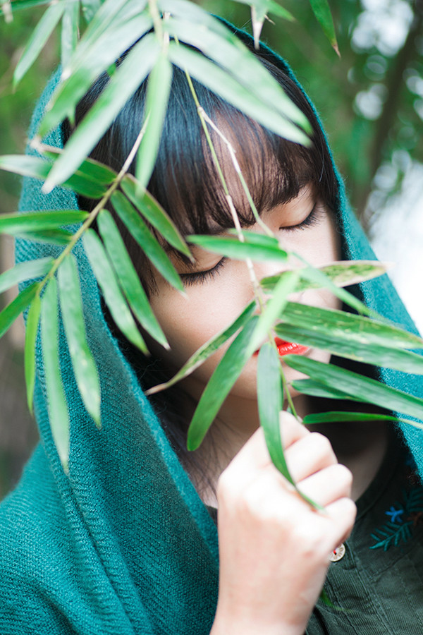 竹林下红唇女子为谁一笑  第5张