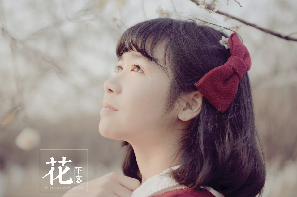 花下清纯卖萌美女  第4张