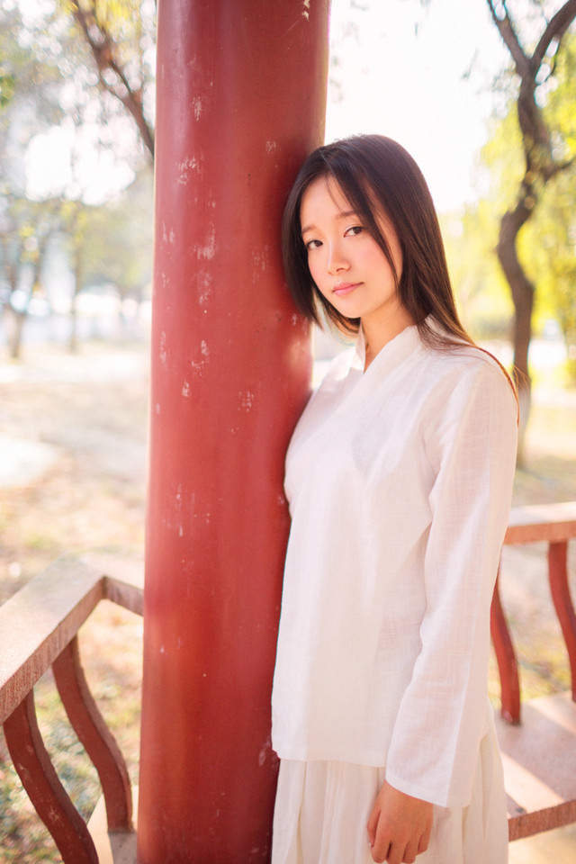 白衣美女犹如出镜图  第7张