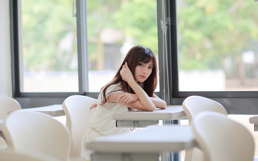 清纯甜美姑娘户外图  第9张