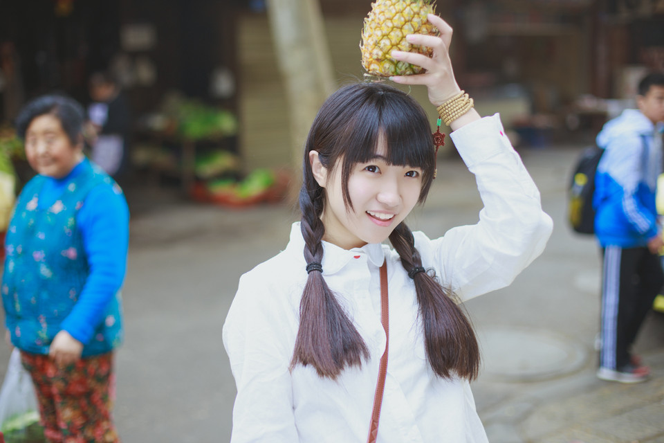 双马尾女子的俏皮清纯图  第4张