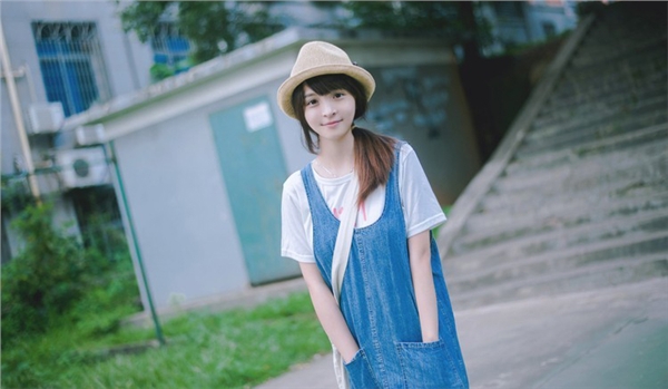 素颜美女户外清纯可人图  第11张