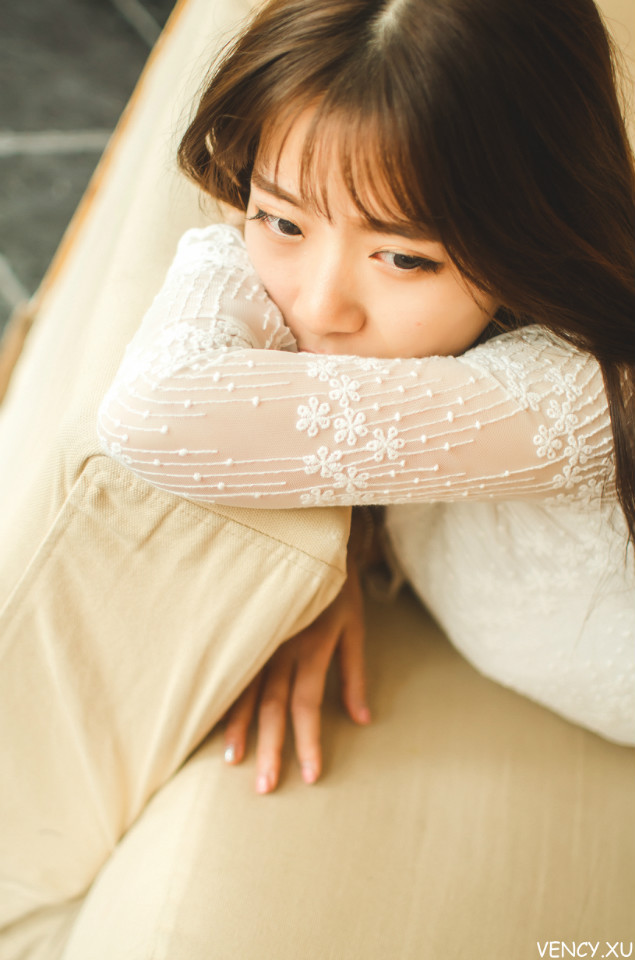 长发女子安静私房清纯写真  第13张