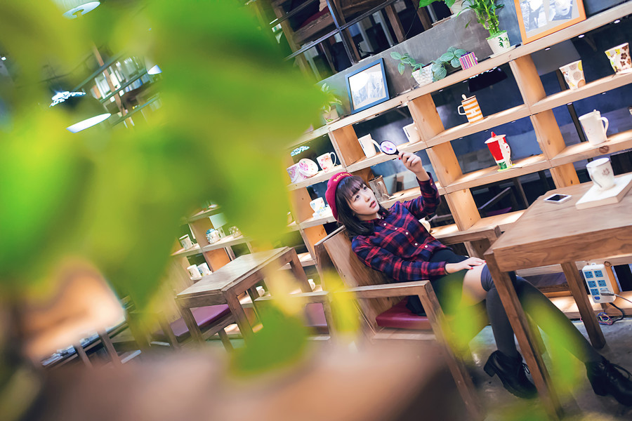 复古女子户外气质写真  第10张