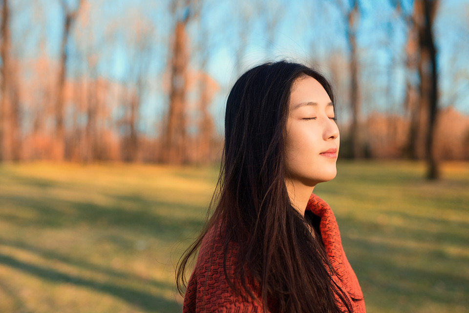 甜美女子冬日清纯写真  第3张