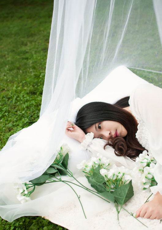 天使女孩户外的清纯写真  第3张