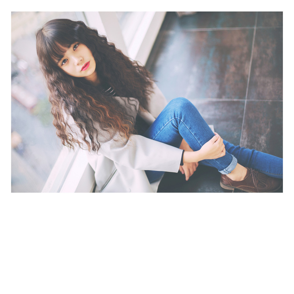 卷发女子私房清纯图  第5张