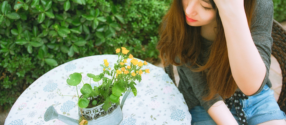 夏日俏皮女子的甜美笑容  第5张