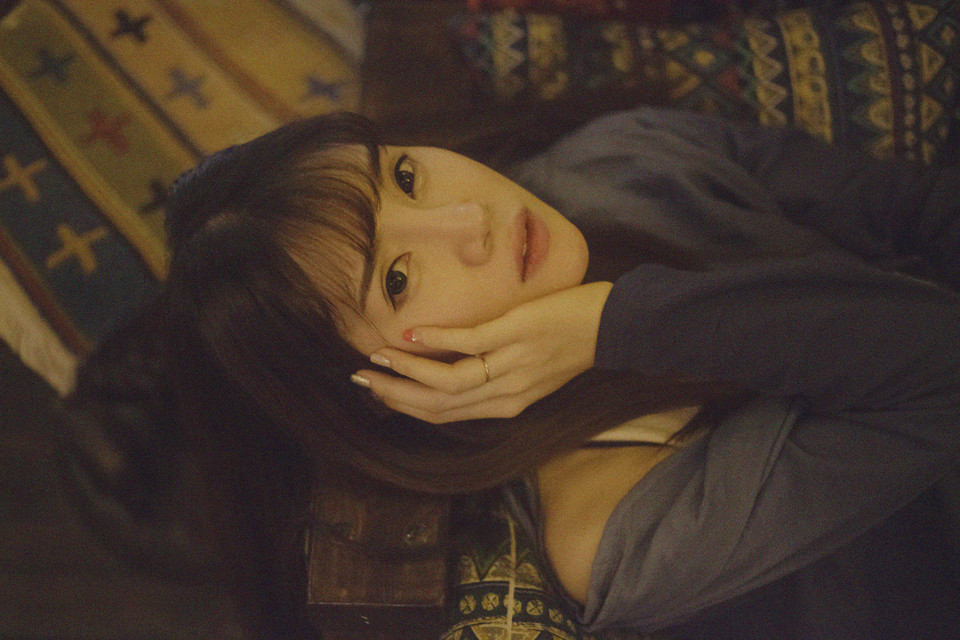 忧伤美女私房迷人长裙  第11张