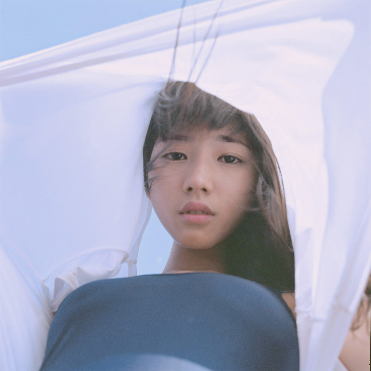 草丛里的长发随风飘逸  第9张