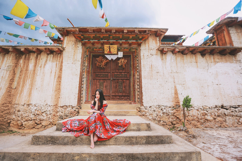 红裙女子户外飞舞写真  第6张