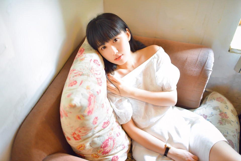 甜美清纯白裙少女  第3张