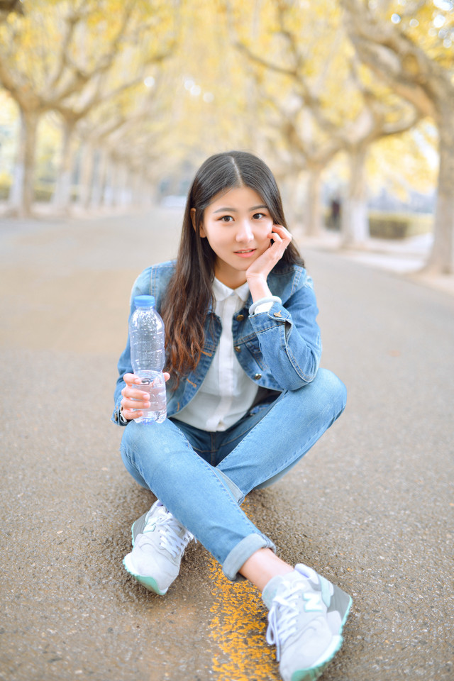 秋日清纯迷人长发美女  第1张