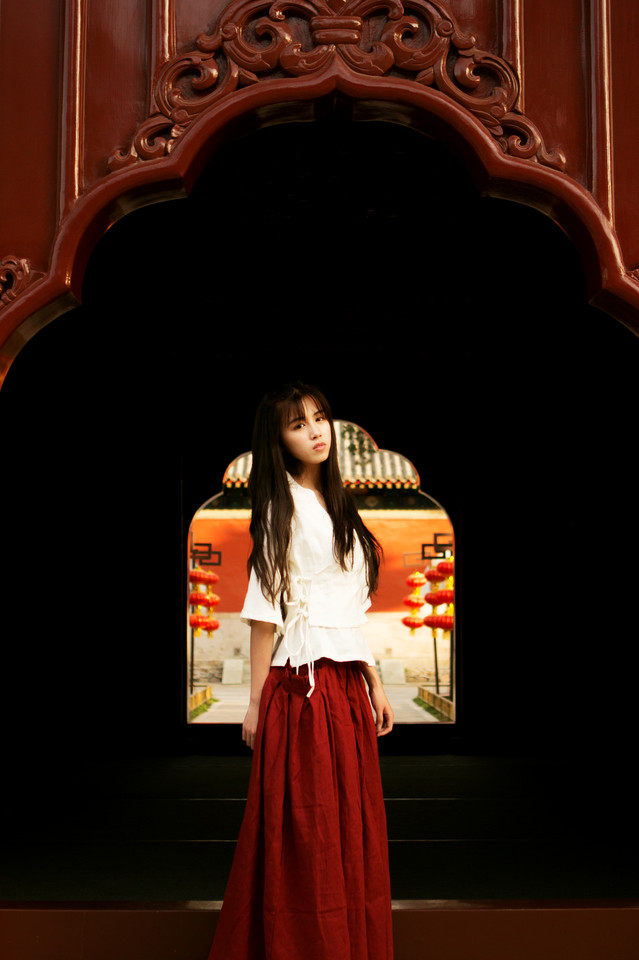 夕阳下气质美女唯美图  第3张