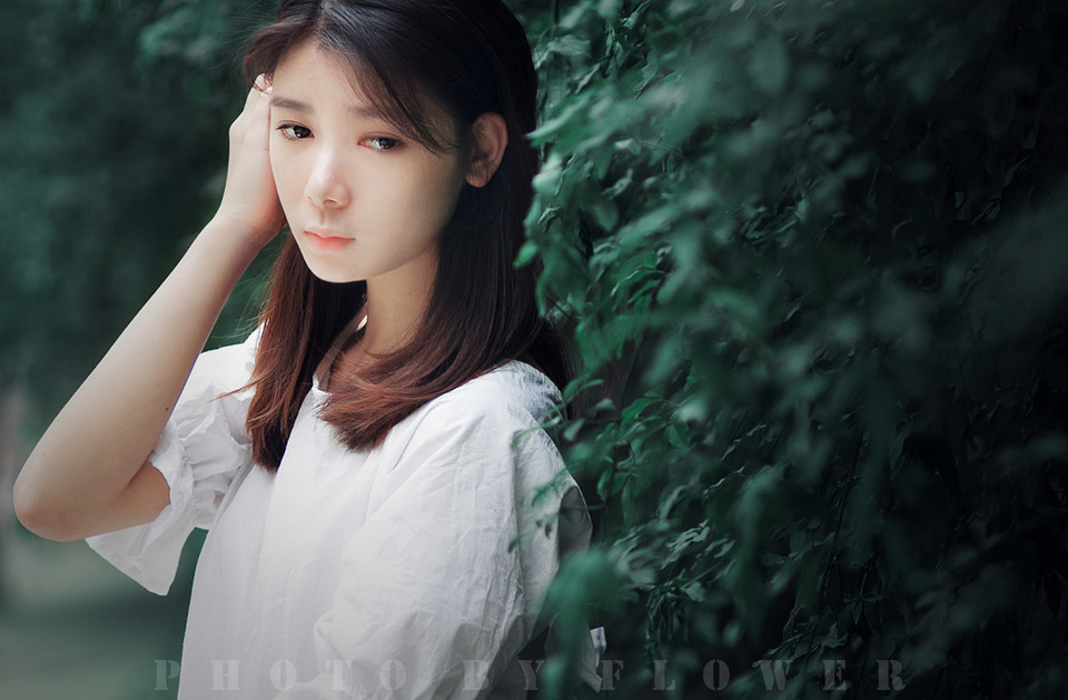 伞下女子的唯美清纯写真图  第5张