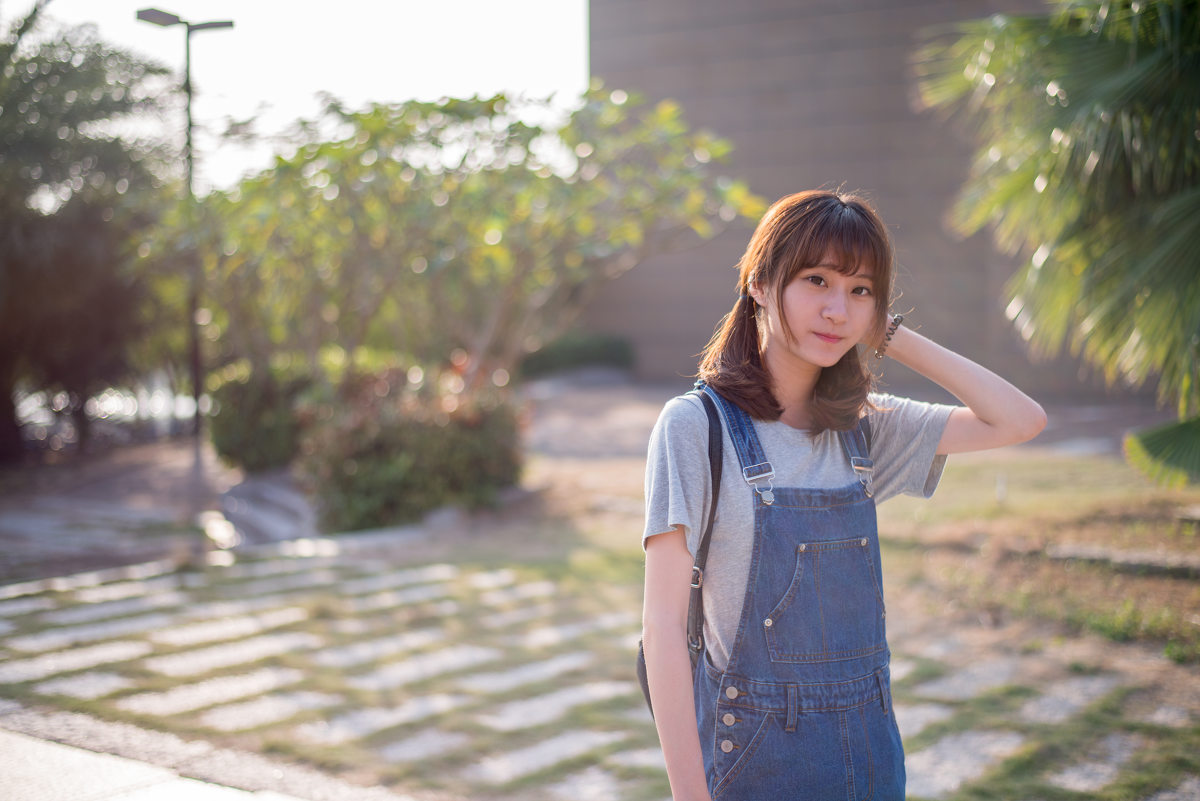 背带裤女子的双马尾清纯图  第10张