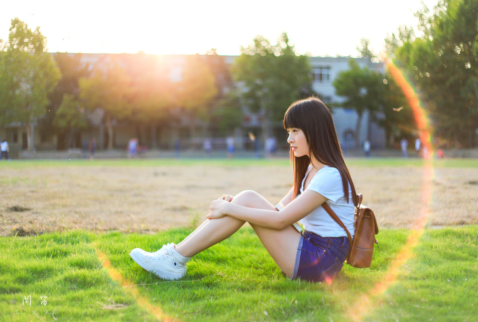 教室内的清晨长发美女  第10张