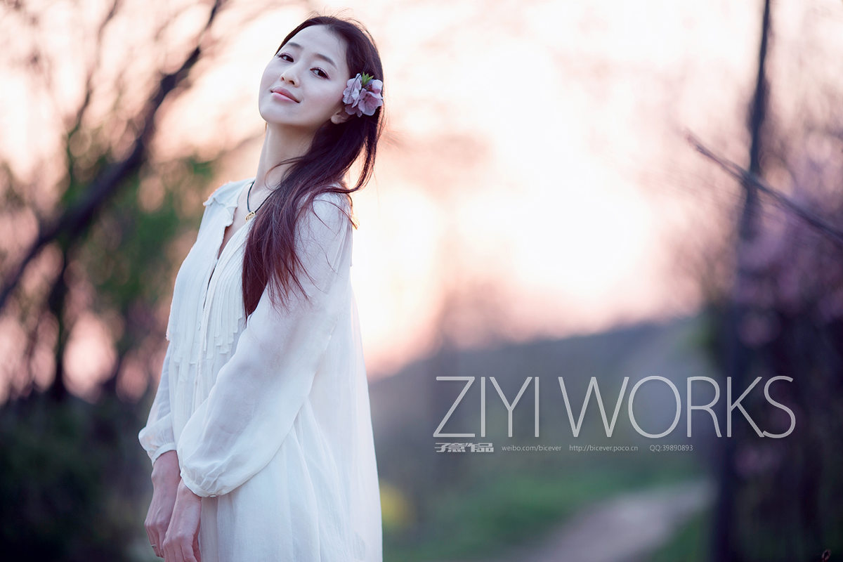 花圃中的白裙女子唯美图  第10张