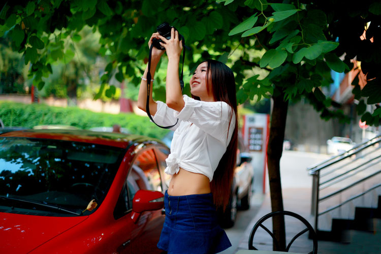 晚秋时分的清纯可爱美女  第11张