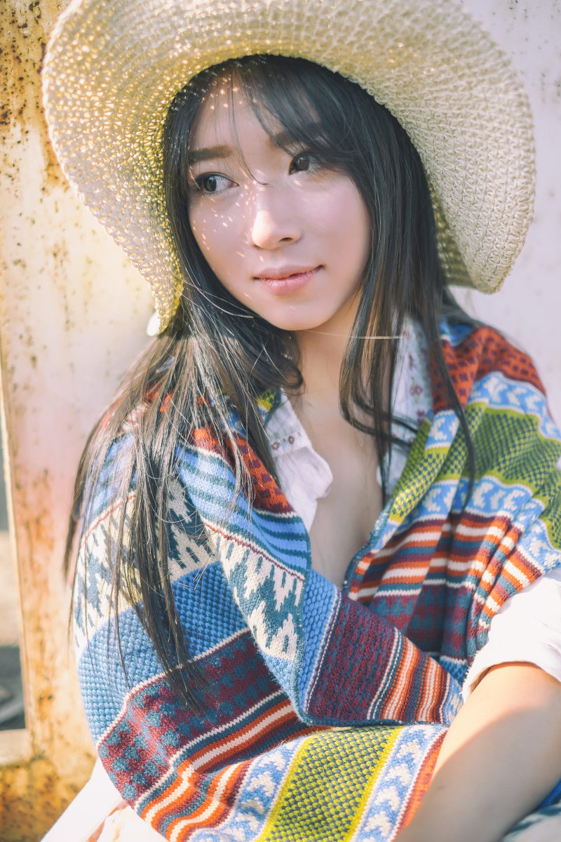 甜美笑容的户外清纯美女  第1张